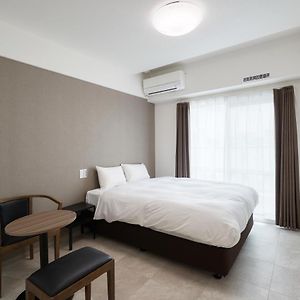 Zimmer mit Kingsize-Bett